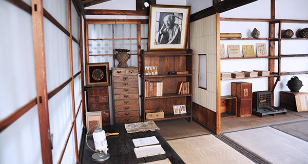 Dr. Makino's Library